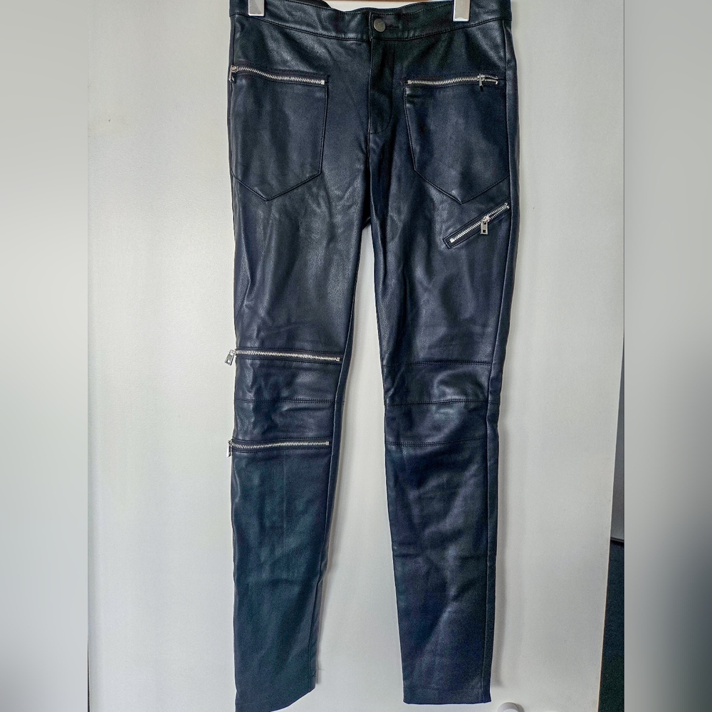 Edgy Black Leather Pants with Zipper Accents